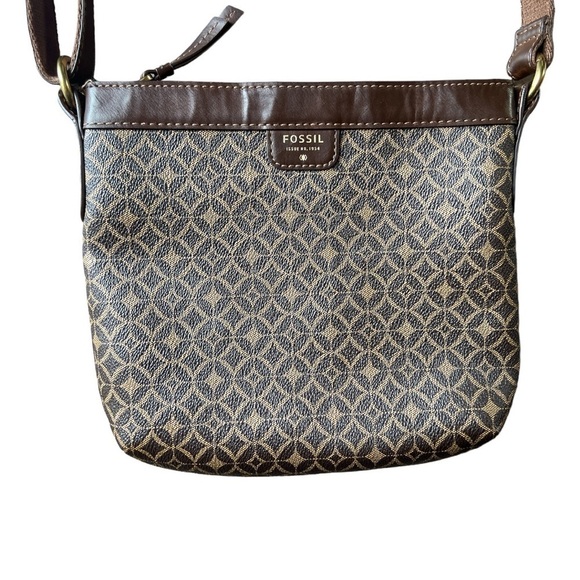 Fossil Issue Number 1954 Women’s Brown and Tan Crossbody Adjustable Strap Purse - Picture 3 of 11